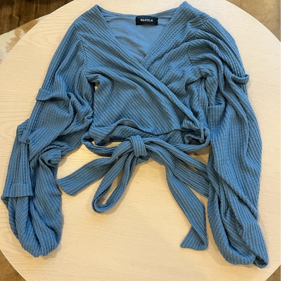 Boutique Cropped Sweater - Picture 2 of 4